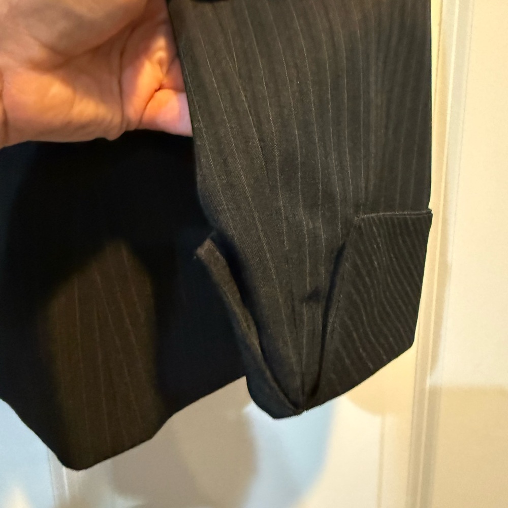 Classic Evan-Picone Woman’s Pinstripe Suit Size 12 - Picture 10 of 10